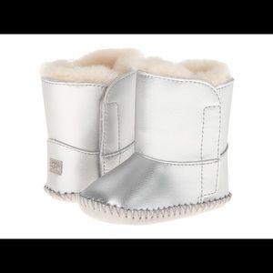 New w/o tag UGG Infant Silver sz USA 0/1